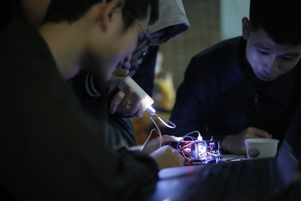 Một đêm canh code cùng 14 đội thi FPT Edu Hackathon 2019